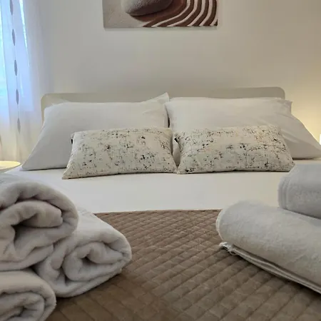 Seven Pearl شقة